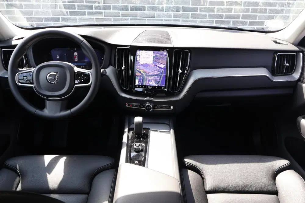 Volvo XC60 2.0 T6 Plug-in Hybrid AWD Plus Dark uit 2025, foto 11