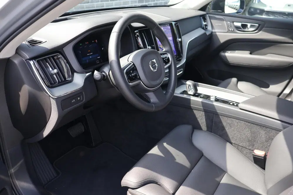 Volvo XC60 2.0 T6 Plug-in Hybrid AWD Plus Dark uit 2025, foto 12