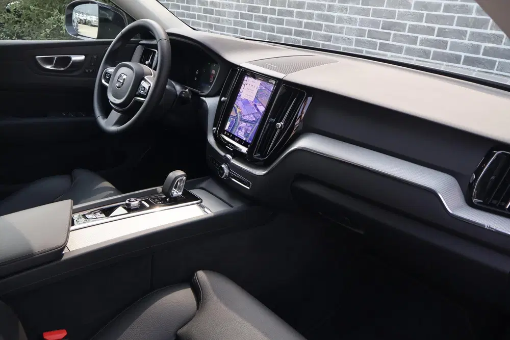 Volvo XC60 2.0 T6 Plug-in Hybrid AWD Plus Dark uit 2025, foto 13