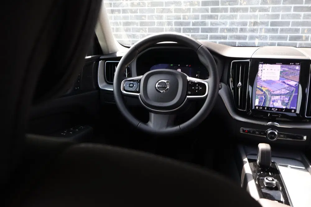 Volvo XC60 2.0 T6 Plug-in Hybrid AWD Plus Dark uit 2025, foto 14
