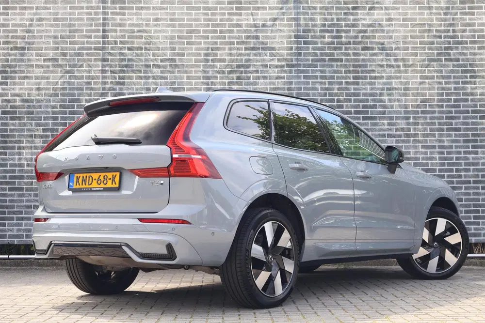 Volvo XC60 2.0 T6 Plug-in Hybrid AWD Plus Dark uit 2025, foto 3