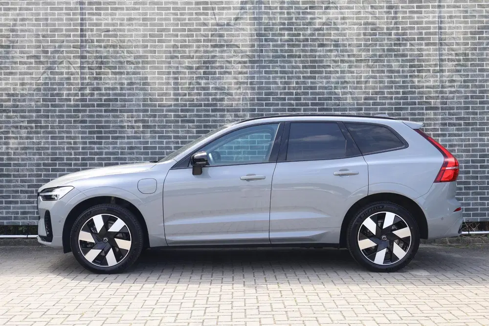 Volvo XC60 2.0 T6 Plug-in Hybrid AWD Plus Dark uit 2025, foto 4