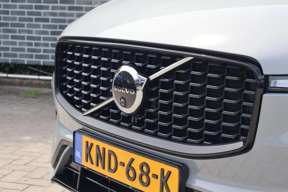 Volvo XC60 2.0 T6 Plug-in Hybrid AWD Plus Dark uit 2025, foto 6