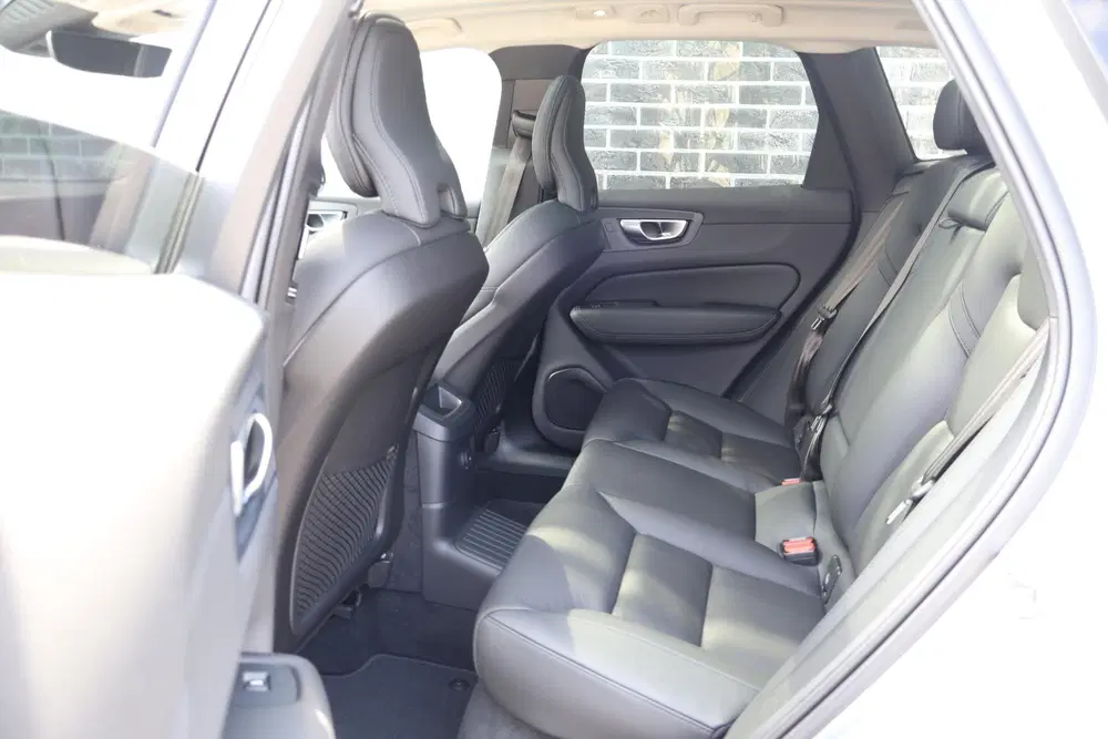Volvo XC60 2.0 T6 Plug-in Hybrid AWD Plus Dark uit 2025, foto 8
