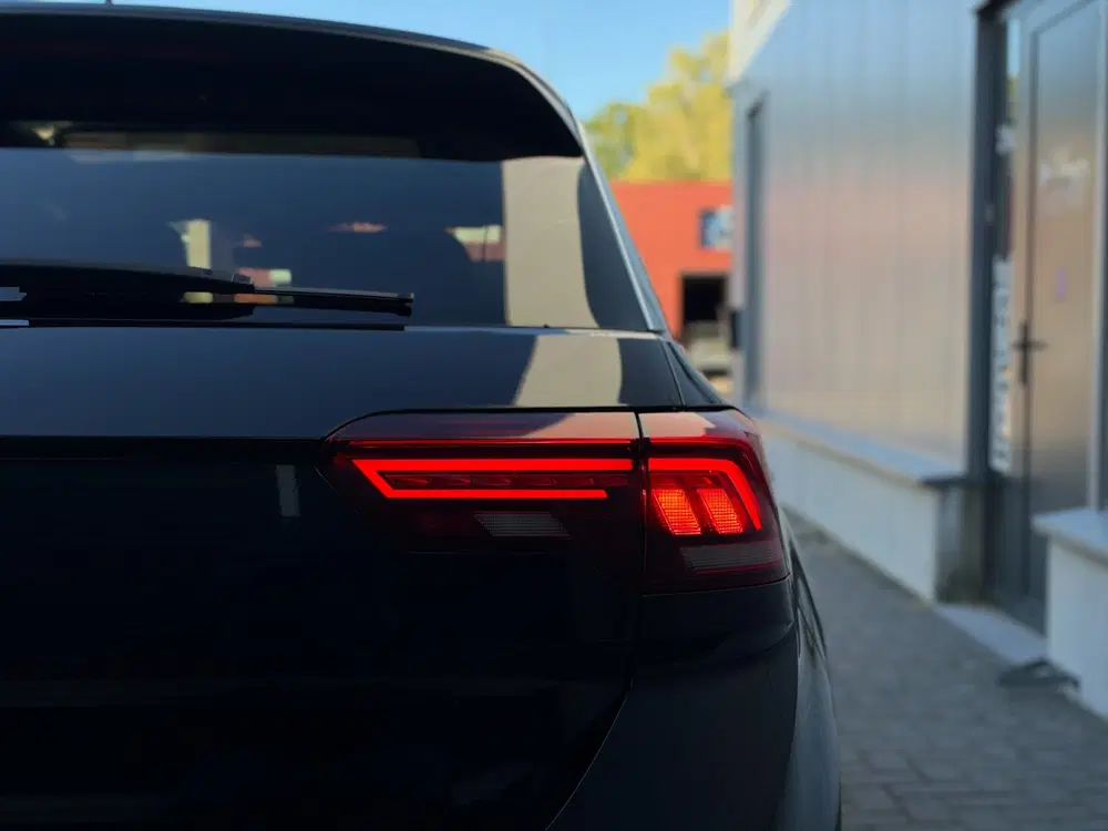 Volkswagen T-Roc 1.5 TSI Sport 3x R-Line Pano uit 2019, foto 11