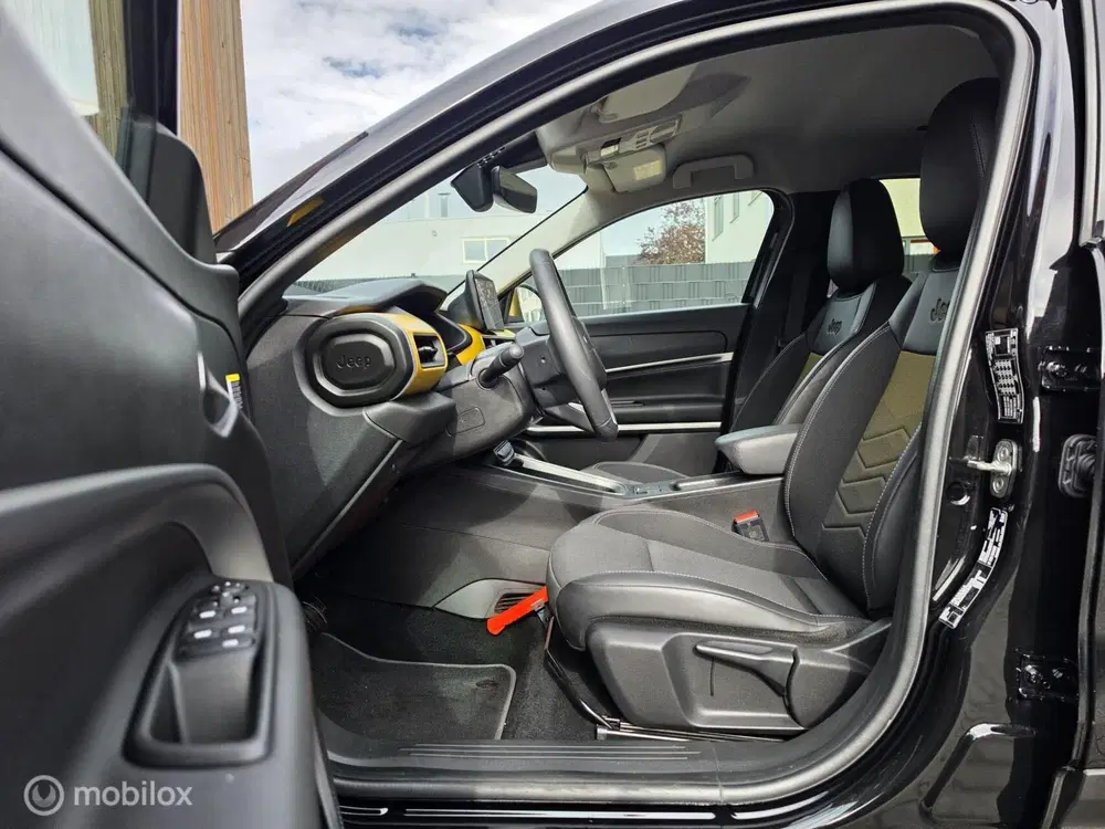 Jeep Avenger SUMMIT 54kWh ACC CAMERA KEYLESS CARPLAY ST uit 2023, foto 11