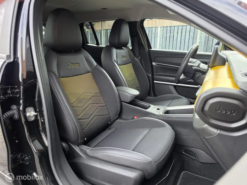 Jeep Avenger SUMMIT 54kWh ACC CAMERA KEYLESS CARPLAY ST uit 2023, foto 2