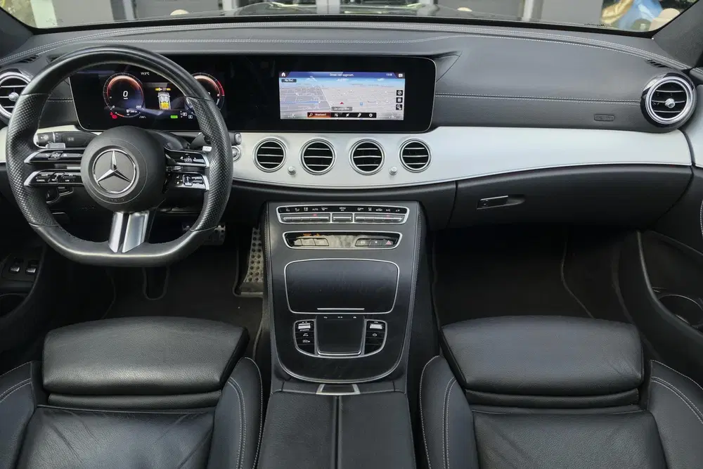 Mercedes-Benz E-Klasse E300e AMG 320pk Panoramadak Burmester uit 2022, foto 3