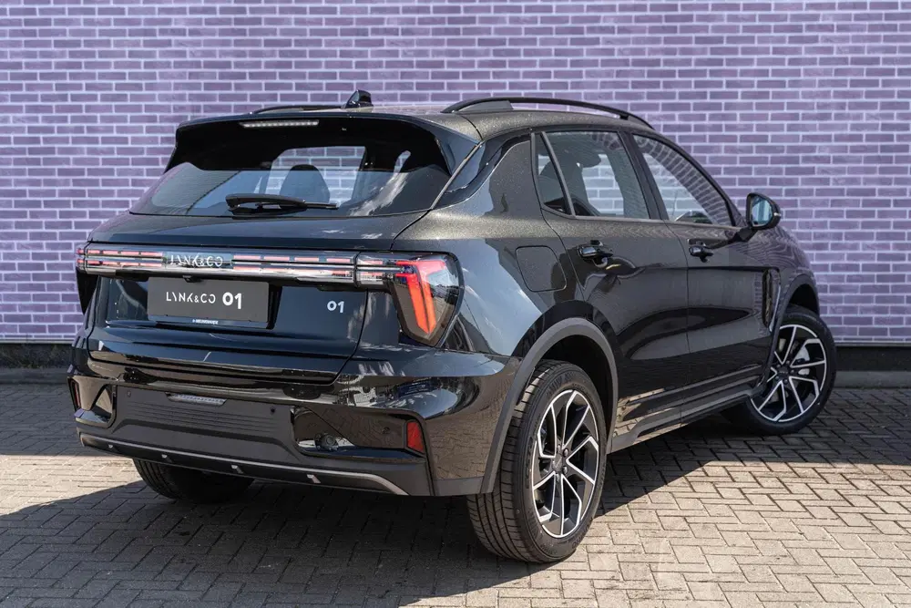 Lynk & Co 01 Plug-in Hybrid 1.5 Core uit 2025, foto 2