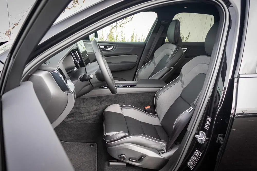 Volvo XC60 2.0 T8 Plug-in hybrid AWD Ultra Black Edit uit 2025, foto 10