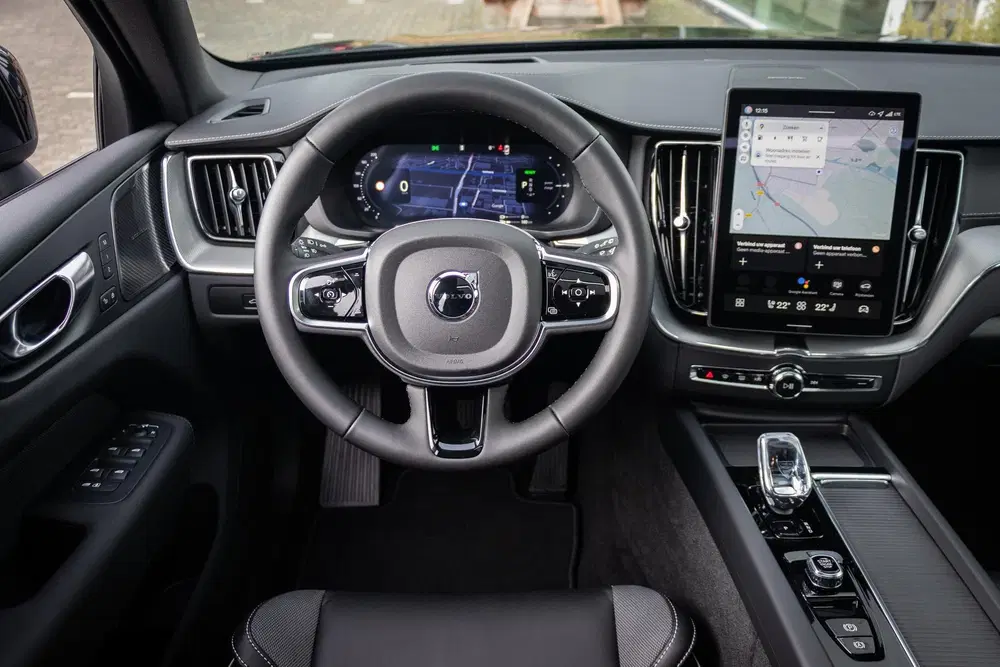 Volvo XC60 2.0 T8 Plug-in hybrid AWD Ultra Black Edit uit 2025, foto 2