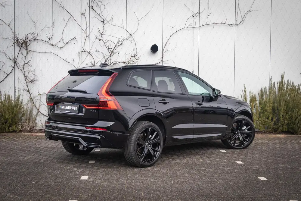 Volvo XC60 2.0 T8 Plug-in hybrid AWD Ultra Black Edit uit 2025, foto 3
