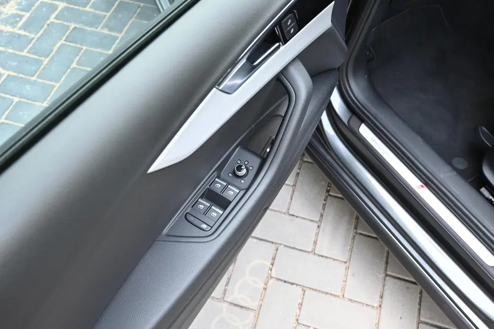 Audi A4 45 TFSI quattro S edition uit 2020, foto 7