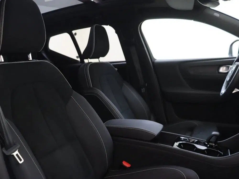 Volvo XC40 T5 Plus Dark uit 2023, foto 14