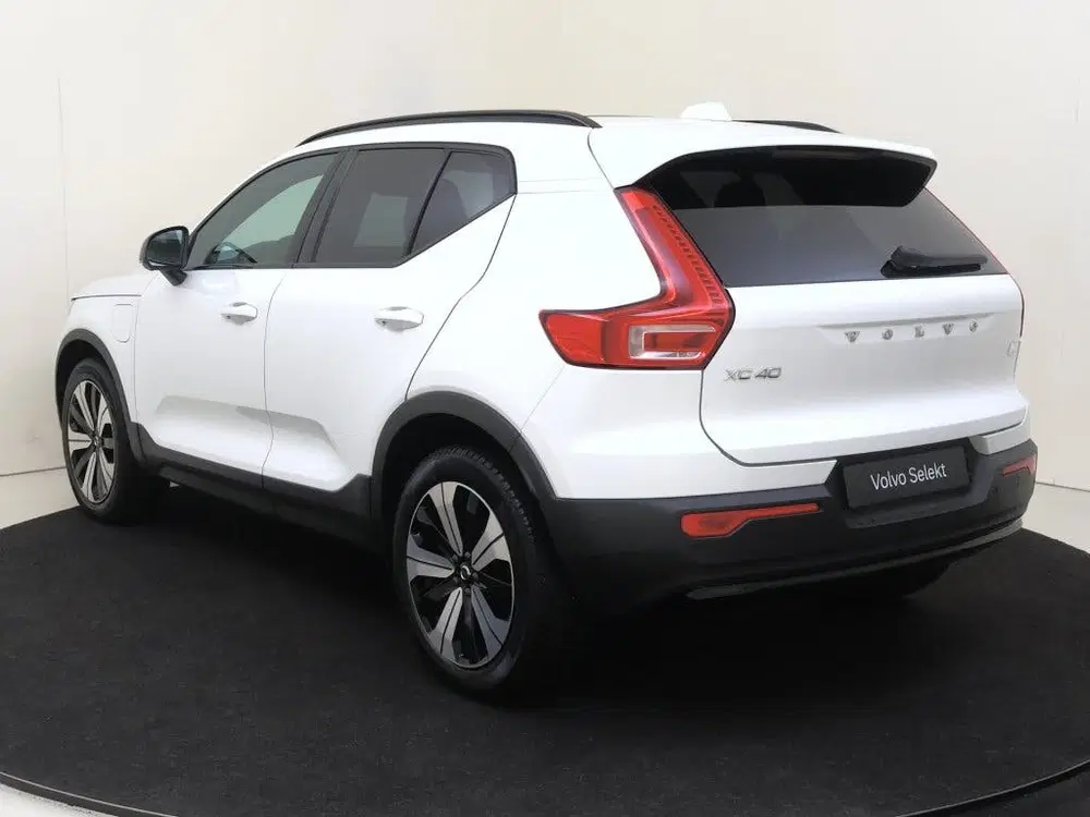 Volvo XC40 T5 Plus Dark uit 2023, foto 4