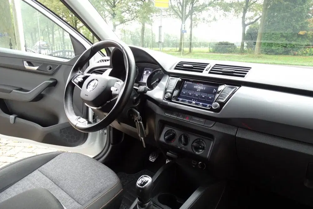 Skoda Fabia 1.0 TSI Bus. Edition Navigatie Trekhaak 1e uit 2022, foto 12