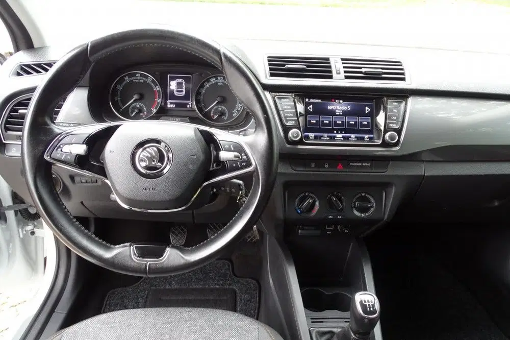 Skoda Fabia 1.0 TSI Bus. Edition Navigatie Trekhaak 1e uit 2022, foto 13