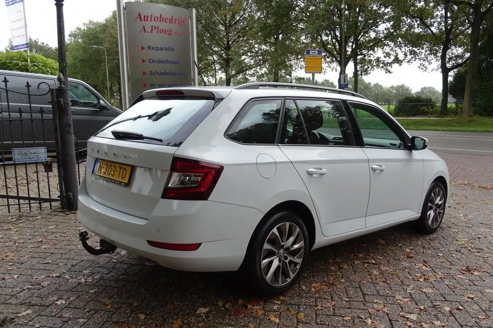 Skoda Fabia 1.0 TSI Bus. Edition Navigatie Trekhaak 1e uit 2022, foto 5