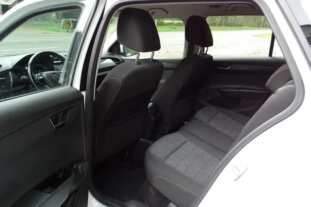 Skoda Fabia 1.0 TSI Bus. Edition Navigatie Trekhaak 1e uit 2022, foto 7