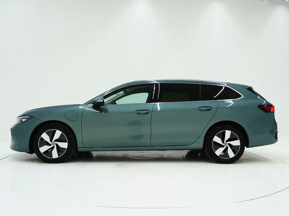 Volkswagen Passat 1.5 eHybrid 204PK uit 2025, foto 2