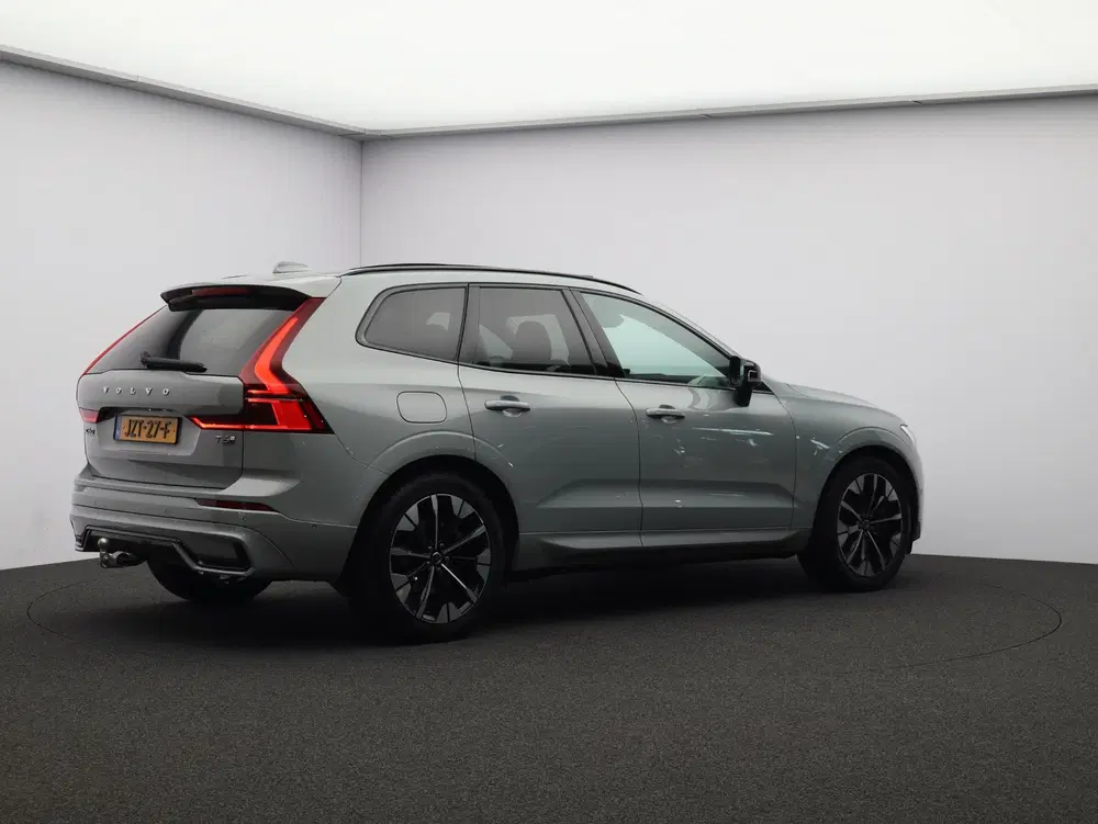 Volvo XC60 T6 AWD Plug-in hybrid Ultra Dark uit 2026, foto 2