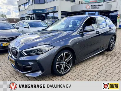 BMW 1-serie 118i Business ed. Panodak uit 2022