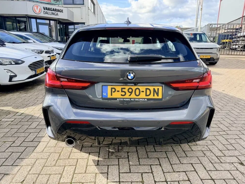 BMW 1-serie 118i Business ed. Panodak uit 2022, foto 3