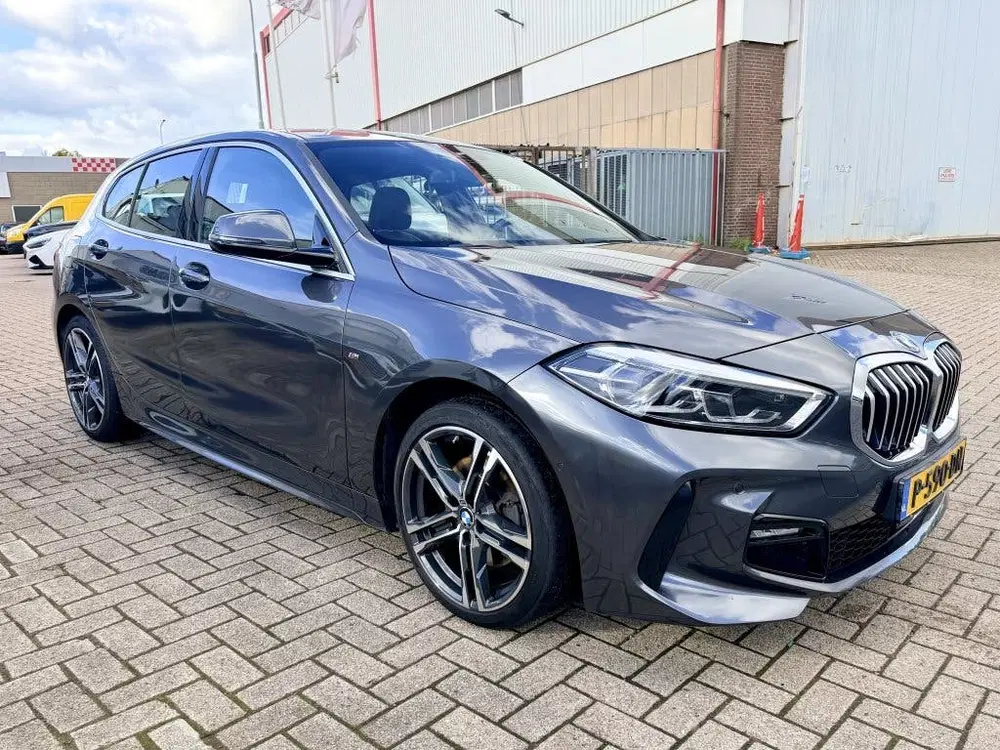 BMW 1-serie 118i Business ed. Panodak uit 2022, foto 5