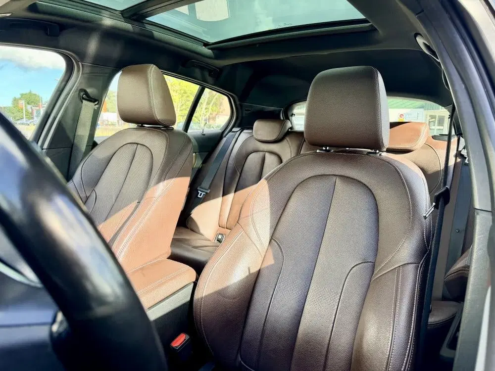 BMW 1-serie 118i Business ed. Panodak uit 2022, foto 9