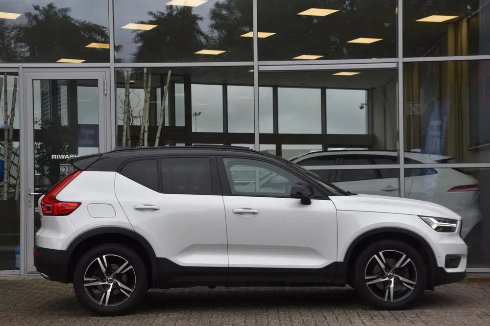 Volvo XC40 2.0 T5 AWD R-Design Automaat Pano Camera A uit 2019, foto 2