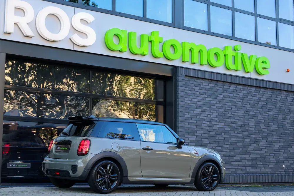 Mini Cooper 1.5 Cooper uit 2019, foto 2