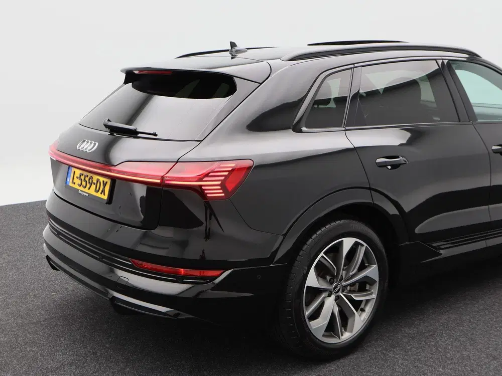 Audi e-tron 55 quattro S edition 95 kWh 408 Pk uit 2021, foto 15