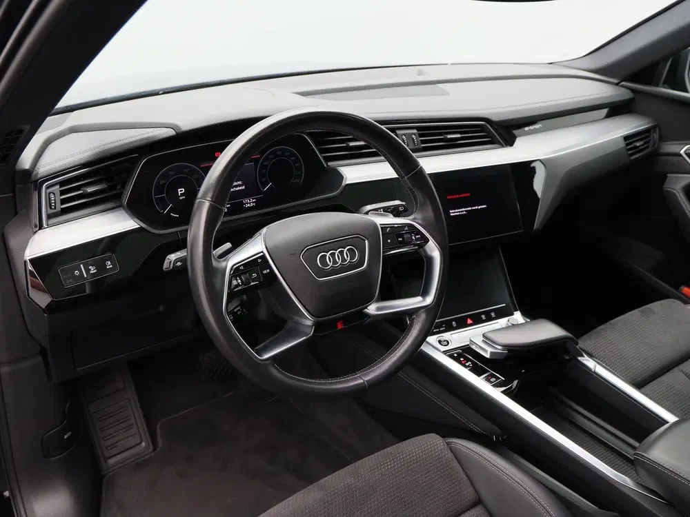 Audi e-tron 55 quattro S edition 95 kWh 408 Pk uit 2021, foto 4