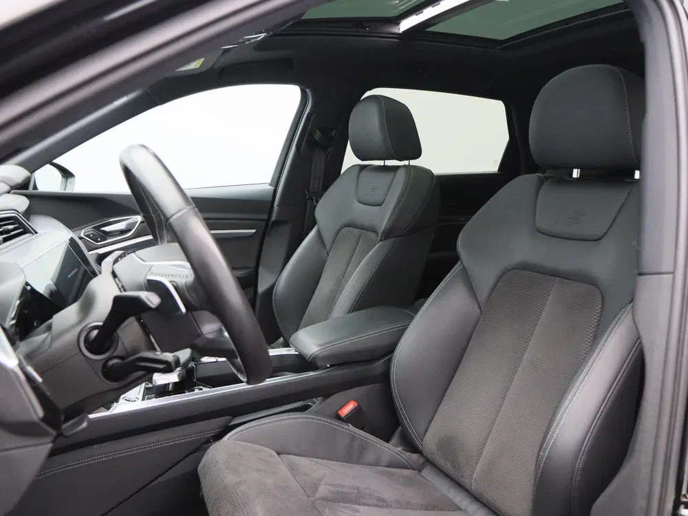 Audi e-tron 55 quattro S edition 95 kWh 408 Pk uit 2021, foto 6