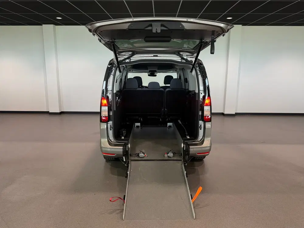 Ford Tourneo CONNECT L2 Rolstoelauto Automaat 5+1 El.Kl uit 2023, foto 9
