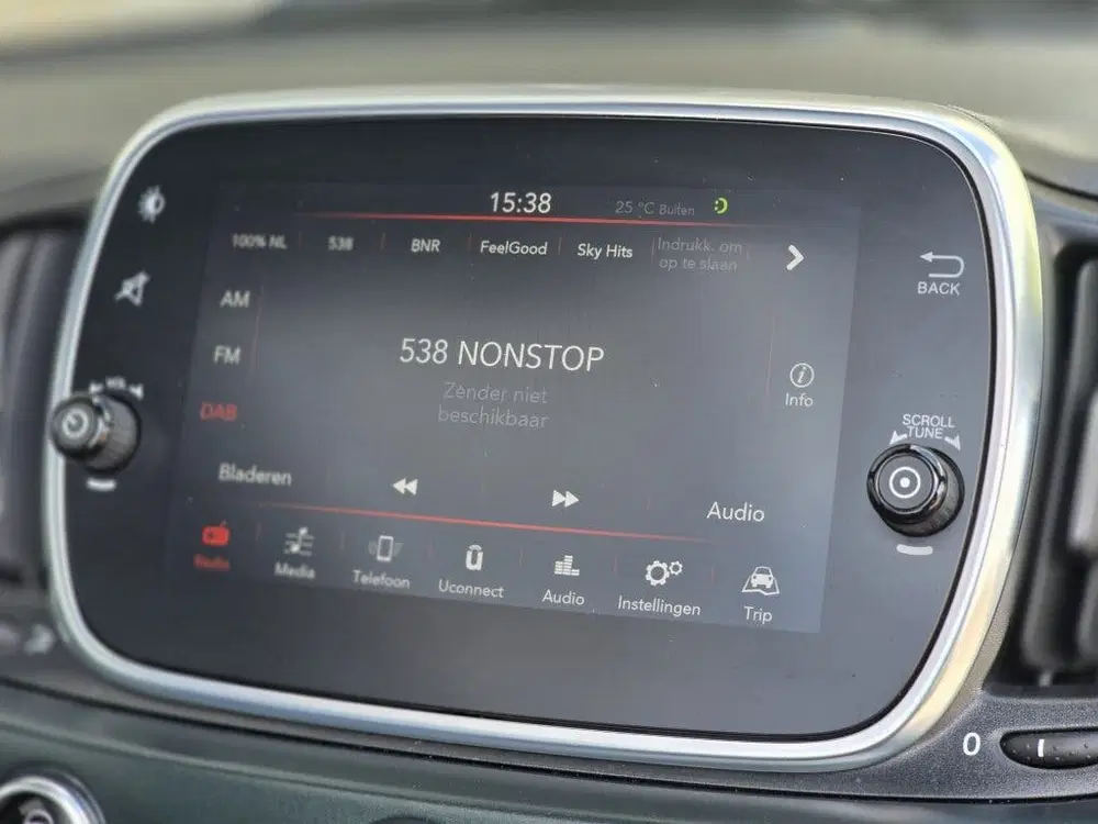 Fiat 500C Hybride uit 2020, foto 11