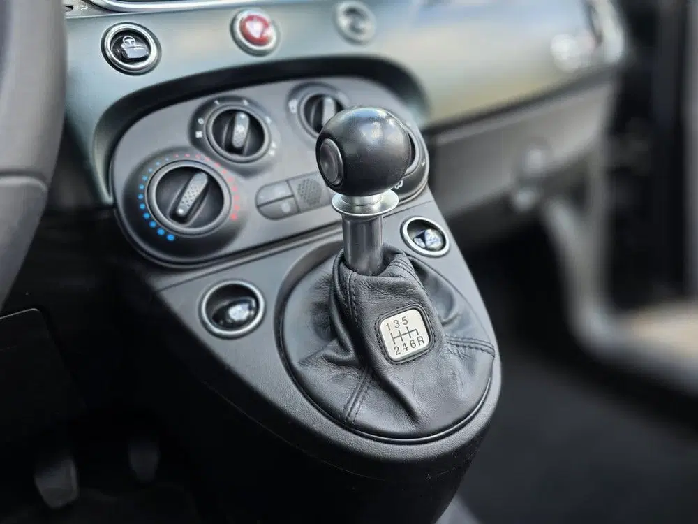 Fiat 500C Hybride uit 2020, foto 14