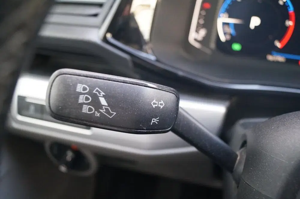Volkswagen Transporter 2.0 TDI 199pk DSG Bulli 4Motion Dubbe uit 2020, foto 12