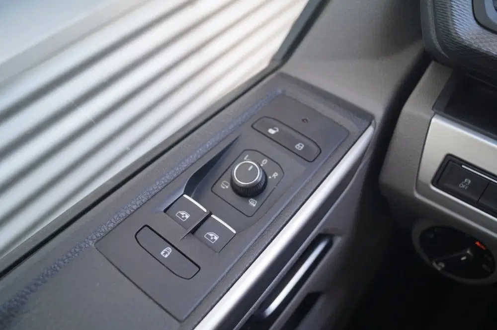 Volkswagen Transporter 2.0 TDI 199pk DSG Bulli 4Motion Dubbe uit 2020, foto 14
