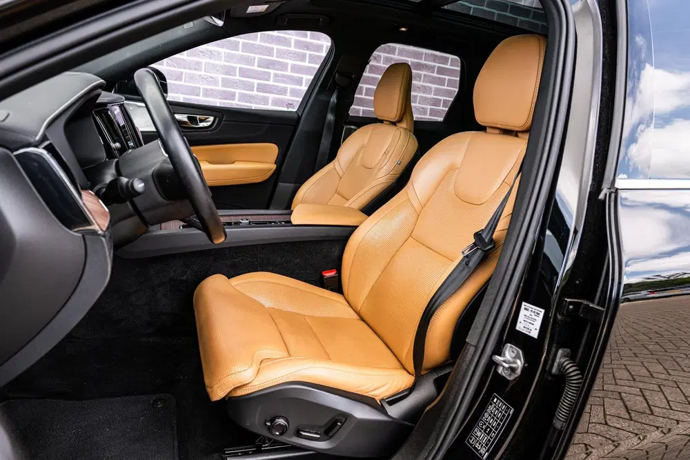 Volvo XC60 2.0 T8 Plug-in hybrid AWD Ultimate Bright uit 2022, foto 6