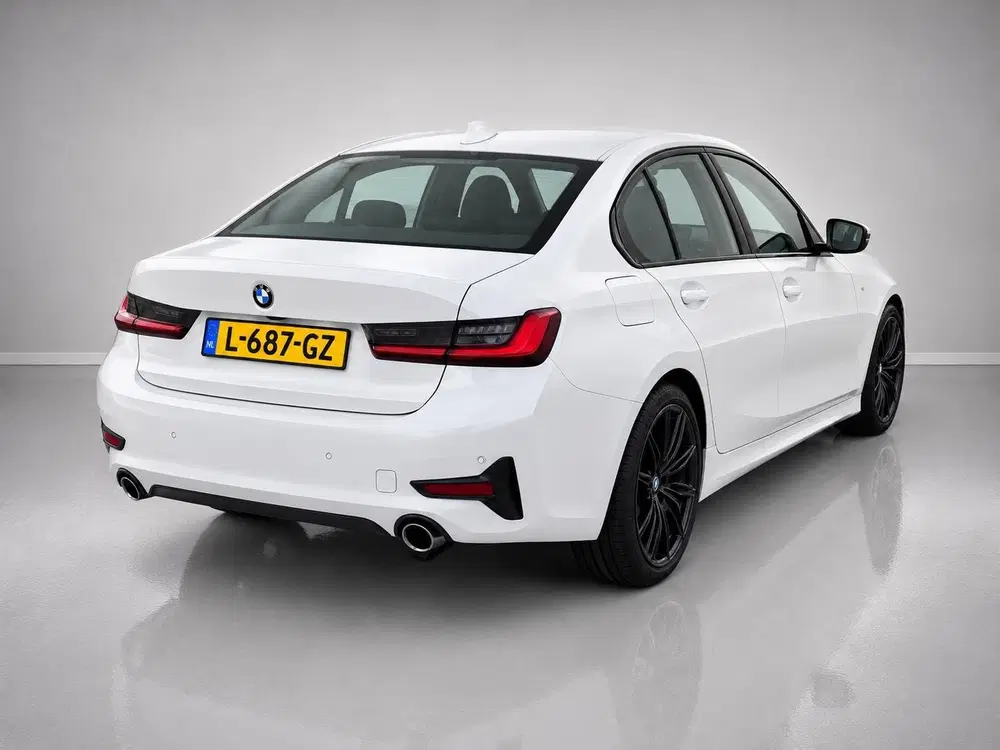 BMW 3-serie Executive uit 2020, foto 6