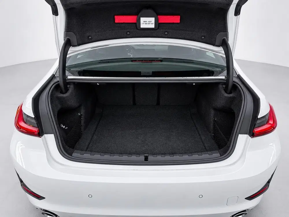 BMW 3-serie Executive uit 2020, foto 9