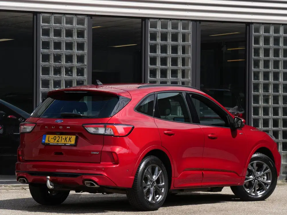 Ford Kuga PHEV ST-LINE uit 2021, foto 2