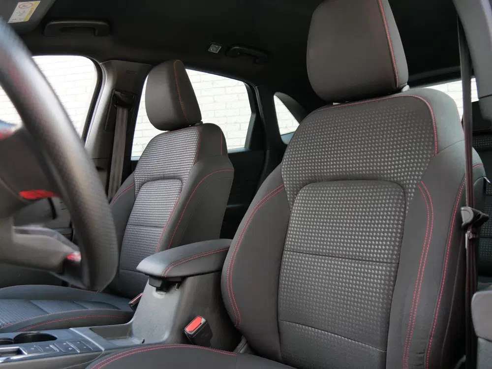 Ford Kuga PHEV ST-LINE uit 2021, foto 5