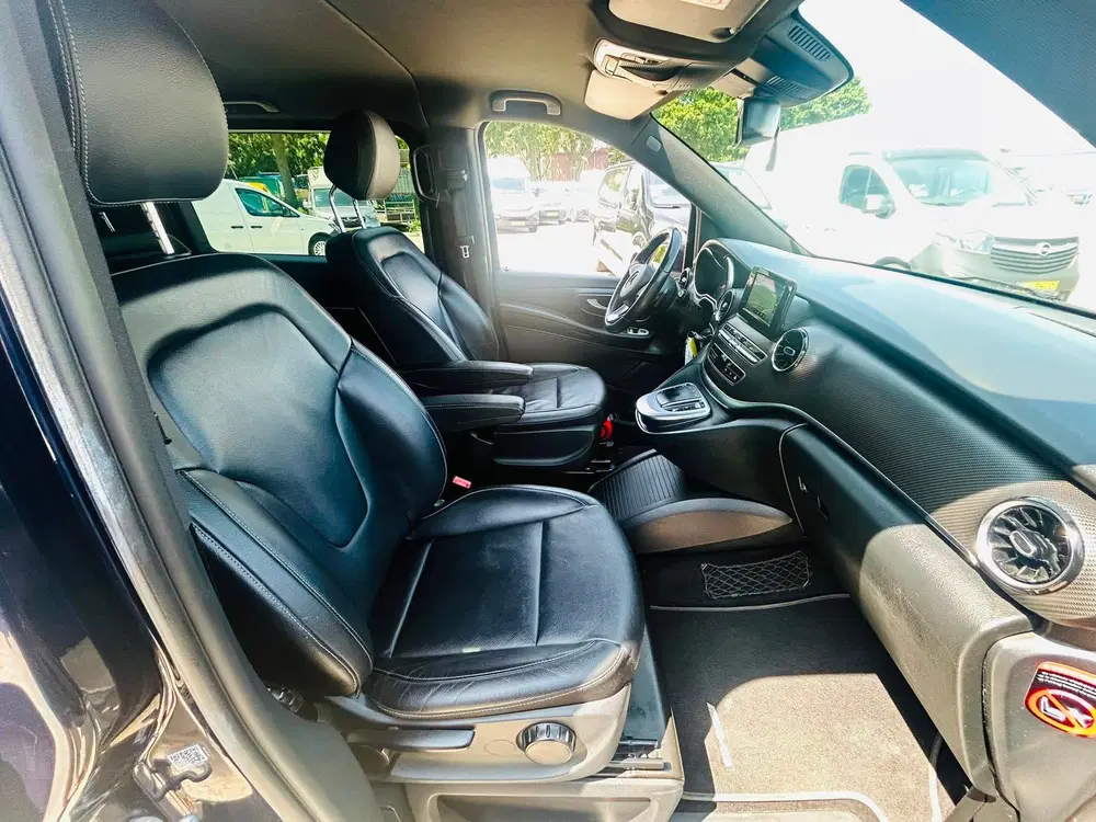 Mercedes-Benz V-Klasse 300d Lang DC amg 239 pk uit 2020, foto 10