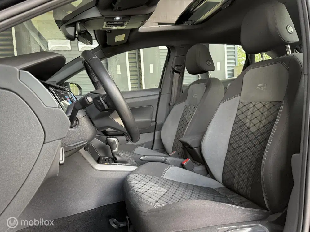 Volkswagen Taigo 1.0TSI R-Line uit 2022, foto 5