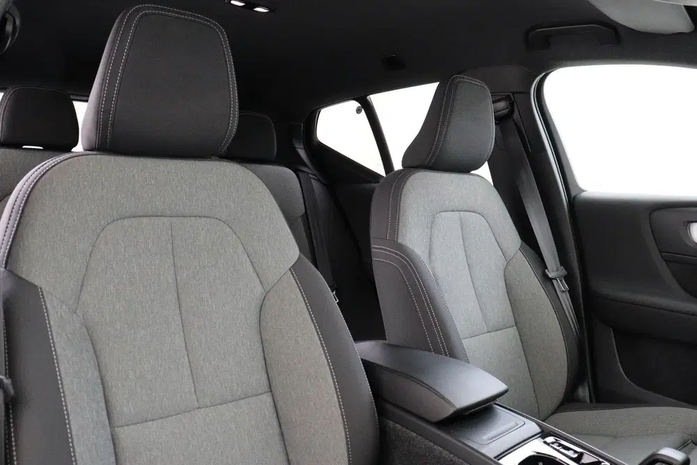 Volvo XC40 B4 (M-HYBRID) PLUS DARK -HARMAN uit 2026, foto 12