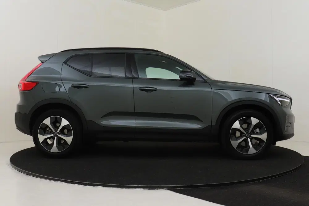 Volvo XC40 B4 (M-HYBRID) PLUS DARK -HARMAN uit 2026, foto 13