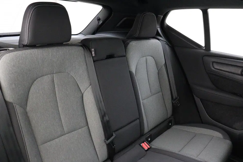 Volvo XC40 B4 (M-HYBRID) PLUS DARK -HARMAN uit 2026, foto 14
