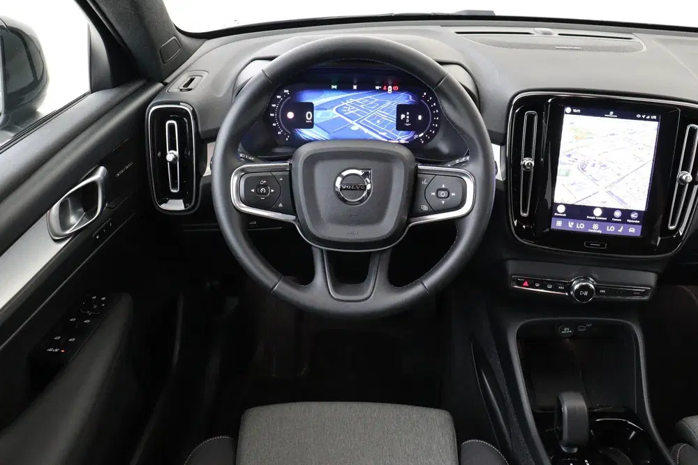 Volvo XC40 B4 (M-HYBRID) PLUS DARK -HARMAN uit 2026, foto 2
